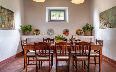 In the Heart of Chianti, Pool, Wifi, View - Lillia: Meubles, Table, Design Intérieur, Bois, Salle À Manger, Table Cuisine Et Salle A Manger, Sol, Chaise, Cadre, Éclairage