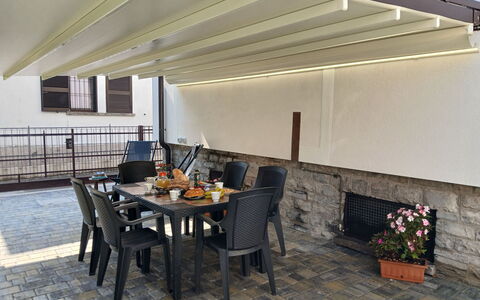 Irene: Store, Ombre, Plafond, Structure En Plein Air, Pergola, Mobilier De Jardin, Faisceau, Pot De Fleur, Plante D'Appartement, Patio