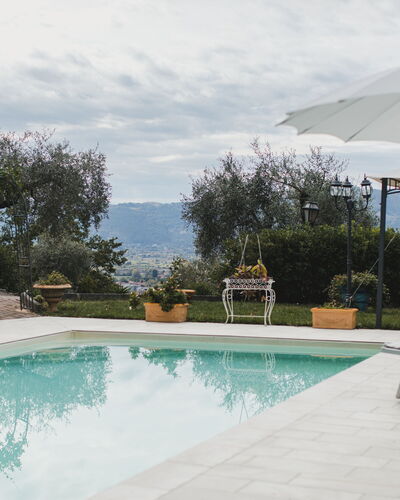 Villa Vernazza: Piscine, Loisir, Mobilier De Jardin, Recours, Pot De Fleur, Dalle, Ville Resort, Parapluie, Vacances, Plante D'Appartement