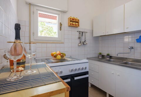 Casa Castiglione With Balcony: Cuisine, Appareil De Cuisine, Comptoir, Principaux Appliance, Sol, Design Intérieur, Meubles, Sol, Électroménager, Evier