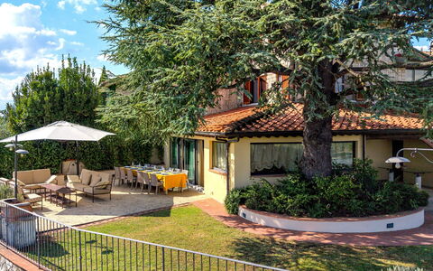 Villa Elsa di Bibbiano Pool, Sauna and View: Domicile, Jardin, Eco Hôtel, Ombre, Biens, Hacienda, Balcon, Aménagement Paysager, Villa, Cour