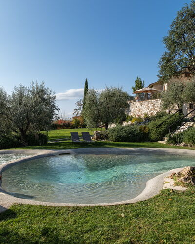 Villa L'elsa Beautiful Country Home With View: Jardin, Caractéristique De L'Eau, Piscine, Arrière-Cour, Aménagement Paysager, Étang, Cour, Dalle, Mobilier De Jardin, Villa