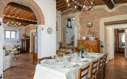Capanna di Elfo: Meubles, Design Intérieur, Bois, Sol, Table, Table Cuisine Et Salle A Manger, Plafond, Chaise, Salle À Manger, Sol