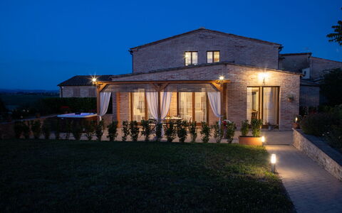 Capanna di Elfo: Meubles, Domicile, Chaise, Patio, Biens, Piscine, Table Cuisine Et Salle A Manger, Pot De Fleur, Mobilier De Jardin, Plante D'Appartement