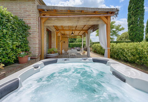 Capanna Di Elfo: Piscine, Recours, Meubles, Pot De Fleur, Eco Hôtel, Loisir, Plante D'Appartement, Mobilier De Jardin, Baignoire