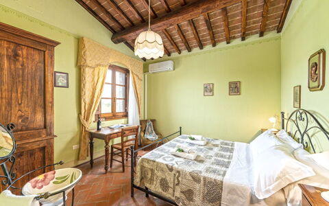 Dimora Di Castroncello: Meubles, Design Intérieur, Plafond, Lit, Chambre, Sol, Sol, Table, Linge, Pièce