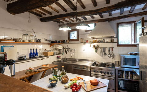 Podere Lorena, Charming Tuscan Farmhouse: Cuisine, Meubles, Comptoir, Design Intérieur, Bois, Appareil De Cuisine, Plafond, Sol, Éclairage, Pièce