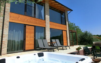 Villa Montello Pool, Jacuzzi, Ac, Wifi, Treviso: Composite, Piscine, Ombre, Eco Hôtel, Tache De Bois, Biens, Mobilier De Jardin, Villa, Recours, Dur