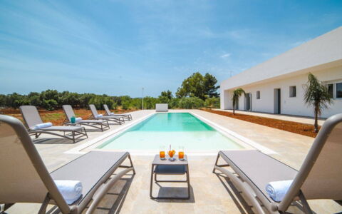 Villa Donnosanto a 5 Minuti Da Spiaggia. Ostuni 10: Bleu, Composite, Piscine, Conception, Aménagement Paysager, Meteorologique Phénomène, Recours, Cumulus, Hôtel
