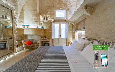 Timilia - Romantic Room - Borgo Bianco: Design Intérieur, Plafond, Appartement, Meubles, Hôtel, Luminaire, Salon, Oreiller, Chambre, Suite
