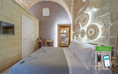 Odisseo - Romantic Room - Borgo Bianco: Design Intérieur, Plafond, Appartement, Hôtel, Chambre, Oreiller, Lampe, Luminaire, Salon