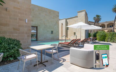 Corte Dei Granai Raro Rooms Collection: Ombre, Hacienda, Cour, Hôtel, Aménagement Paysager, Villa, Piscine, Recours, Mobilier De Jardin