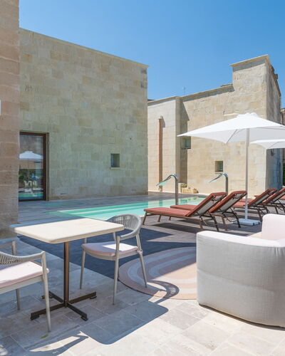 Corte Dei Granai Raro Rooms Collection: Ombre, Hacienda, Cour, Hôtel, Aménagement Paysager, Villa, Piscine, Recours, Mobilier De Jardin