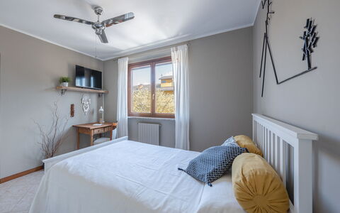 La Casa del Saggio: Lit, Meubles, Design Intérieur, Literie, Chambre, Drap De Lit, Mur, Bois, Plafond, Pièce