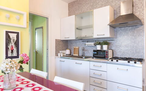 Suite Artemare: Cuisine, Appareil De Cuisine, Meubles, Comptoir, Principaux Appliance, Design Intérieur, Cabinetry, Sol, Domicile, Électroménager