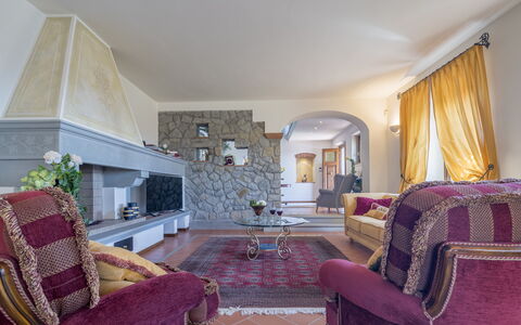 Villa Alessia Luxury: Meubles, Design Intérieur, Sol, Sol, Canapé, Plafond, Pièce, Salon, Éclairage, Table