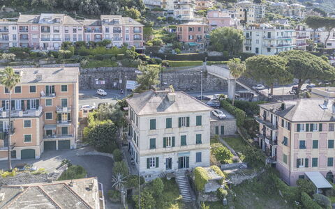 Central Design Flat With Parking, Bogliasco: Bâtiment, Zone Résidentielle, Ville, Maison, Établissements Humains, Domicile, Mer, Appartement, Banlieue, Côte