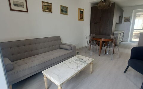 Central Design Flat With Parking, Bogliasco: Meubles, Sol, Sol, Design Intérieur, Bois, Parquet, Pièce, Salon, Canapé, Éclairage