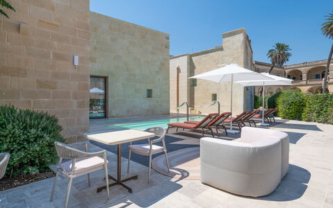 Palazzo Corte Dei Granai: Ombre, Hacienda, Cour, Villa, Hôtel, Manoir, Piscine
