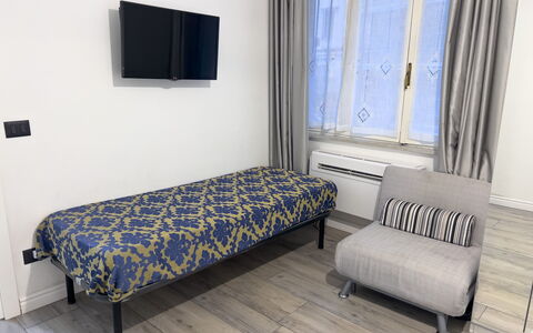 Casa Nina Seconda - Sanremo: Sol, Sol, Design Intérieur, Meubles, Chambre, Linge, Lit, Pièce, Drap De Lit, Cadre De Lit