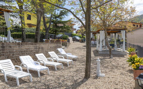 Agriturismo Casa Da Pietro: Mobilier De Jardin, Ombre, Balcon, Cour, Clôture, Chaise, Plante D'Appartement, Pot De Fleur, Cour, Accueil Escrime