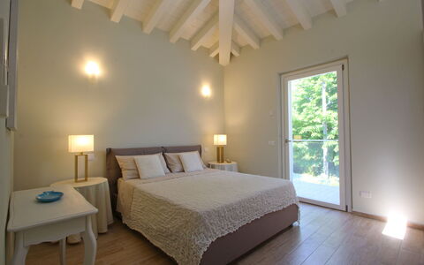 Casa Simonetta: Design Intérieur, Lit, Chambre, Meubles, Sol, Sol, Bois, Plafond, Pièce, Literie