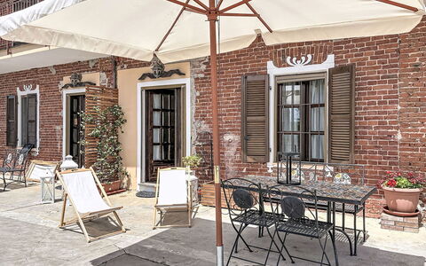 Asti 50: Porte, Brique, Tableau De Plein Air, Mobilier De Jardin, Chaise, Pot De Fleur, Le Fer, Parapluie, Plante D'Appartement, Ombre