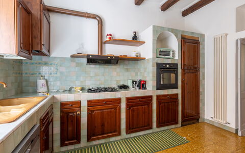 Operapartment: Cuisine, Comptoir, Appareil De Cuisine, Design Intérieur, Sol, Principaux Appliance, Cabinetry, Bois, Cuisinière, Plafond
