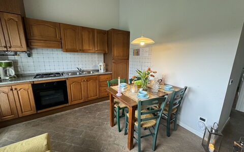 Green Hills 13: Sol, Meubles, Cuisine, Comptoir, Design Intérieur, Sol, Cabinetry, Bois, Appareil De Cuisine, Plafond