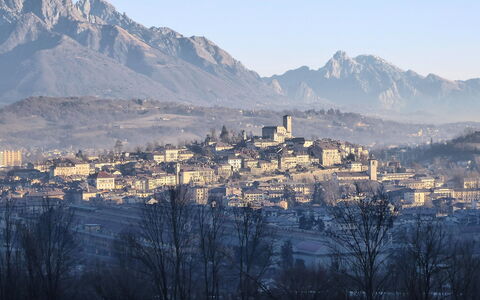Design Loft, Romantic Retreat, Feltre: Montagnes Relief, Colline, Montagne, Zone Urbaine, Ville, Ville, Zone Résidentielle, Toit, Paysage, Station De Montagne