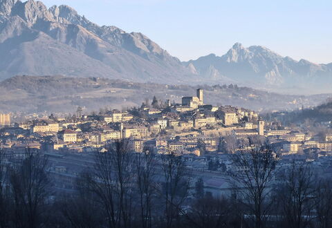 La Casa Di Valbelluna: Montagnes Relief, Colline, Montagne, Zone Urbaine, Ville, Ville, Zone Résidentielle, Toit, Paysage, Station De Montagne