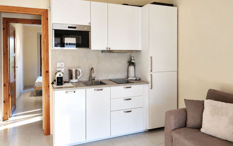 Harmony - Holiday and Workation: Meubles, Cabinetry, Design Intérieur, Sol, Bois, Comptoir, Sol, Pièce, Principaux Appliance, Cuisine
