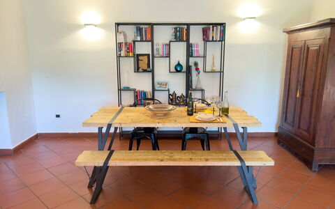 Casa Delle Chicche - Imperia: Meubles, Sol, Bois, Table, Design Intérieur, Sol, Table Cuisine Et Salle A Manger, Pièce, Salle À Manger, Chaise