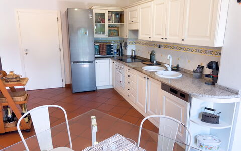 Casa Delle Chicche - Imperia: Meubles, Cuisine, Appareil De Cuisine, Comptoir, Sol, Principaux Appliance, Cabinetry, Design Intérieur, Bois, Sol