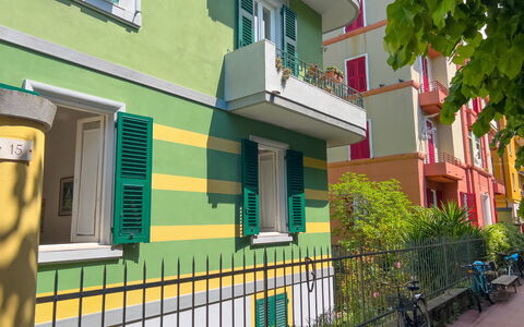 Corso Roma 15 Vacanze - Levanto: Domicile, Appartement, Balcon, Peindre, Plante D'Appartement