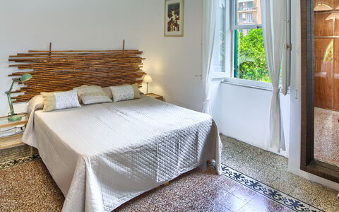 Corso Roma 15 Vacanze - Levanto: Chambre, Meubles, Lit, Bois, Literie, Drap De Lit, Design Intérieur, Linge, Domicile, Sol