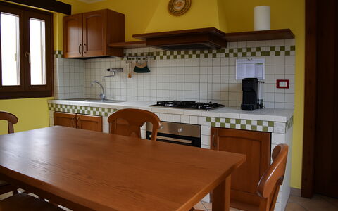 Casa Carletto, Abruzzo: Bois, Sol, Cuisine, Meubles, Appareil De Cuisine, Design Intérieur, Sol, Comptoir, Cuisinière, Principaux Appliance