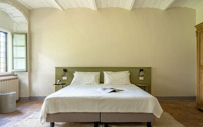 Relais Badia a Passignano - Appartamento Montepulc: Meubles, Lit, Design Intérieur, Chambre, Mur, Sol, Sol, Drap De Lit, Literie, Plafond