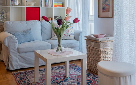 Dafne Suite: Meubles, Design Intérieur, Rayonnage, Étagère, Sol, Sol, Salon, Pièce, Bibliothèque, Coussin