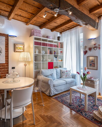 Dafne Suite: Meubles, Design Intérieur, Mur, Sol, Sol, Table, Plafond, Pièce, Canapé, Salon