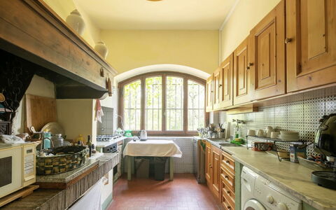 Villa Albertina: Cuisine, Design Intérieur, Bois, Sol, Comptoir, Meubles, Plafond, Cabinetry, Éclairage, Sol