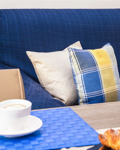 Suite Acquamare: Meubles, Textile, Canapé, Coussin, Throw Pillow, Linge, Salon, Oreiller, Serveware