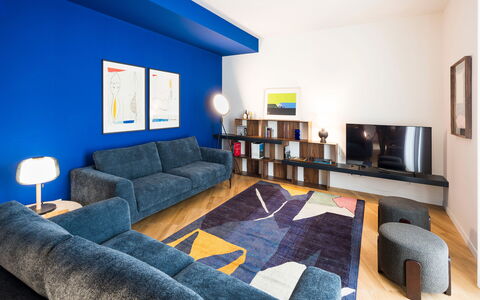 Il Monumento: Meubles, Bleu, Design Intérieur, Sol, Mur, Canapé, Sol, Plafond, Salon, Pièce