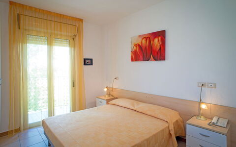 Tortoreto Apartment Close To The Sea, Ac,wi -fi: Design Intérieur, Bois, Meubles, Sol, Sol, Lit, Pièce, Chambre, Plafond, Drap De Lit