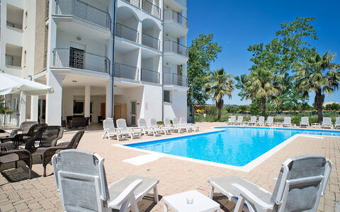 Tortoreto Apartment Close To The Sea, Ac,wi -fi: Bleu, Piscine, Composite, Mobilier De Jardin, Ombre, Recours, Balancelle, Hôtel, Balcon