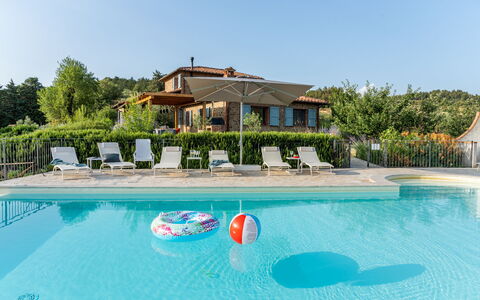Casale Sunset: Piscine, Mobilier De Jardin, Recours, Parapluie, Eco Hôtel, Chaise, Tableau De Plein Air, Aménagement Paysager, Villa, Thermes
