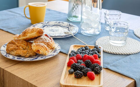 Brezza Costa Conero: Aliments, Vaisselle, Serveware, Vaisselle, Drinkware, Fruit, Ingrédient, Table, Assiette, Coupe