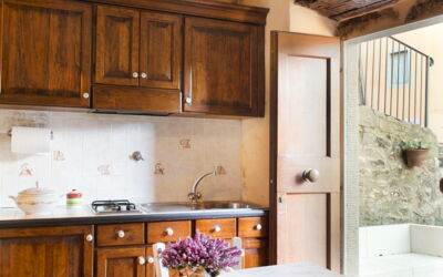 Canto al Sole: Meubles, Design Intérieur, Sol, Bois, Cabinetry, Cuisine, Comptoir, Sol, Table, Plafond