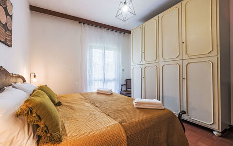 Celeste: Design Intérieur, Lit, Meubles, Chambre, Mur, Sol, Sol, Pièce, Drap De Lit, Bois