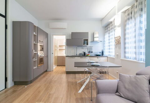 Vittoria Suite: Meubles, Design Intérieur, Sol, Sol, Cuisine, Bois, Cabinetry, Comptoir, Chaise, Plafond